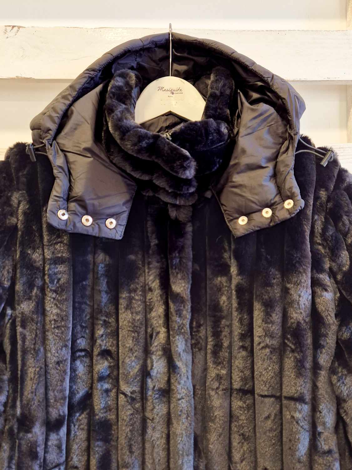 ECOPELLICCIA CON CAPPUCCIO - nero