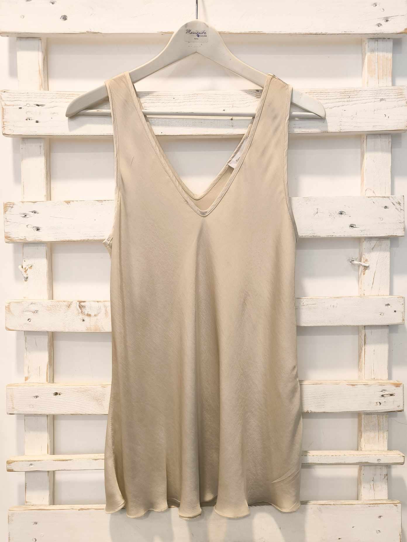 TOP RASO SCOLLO V - Mandorla