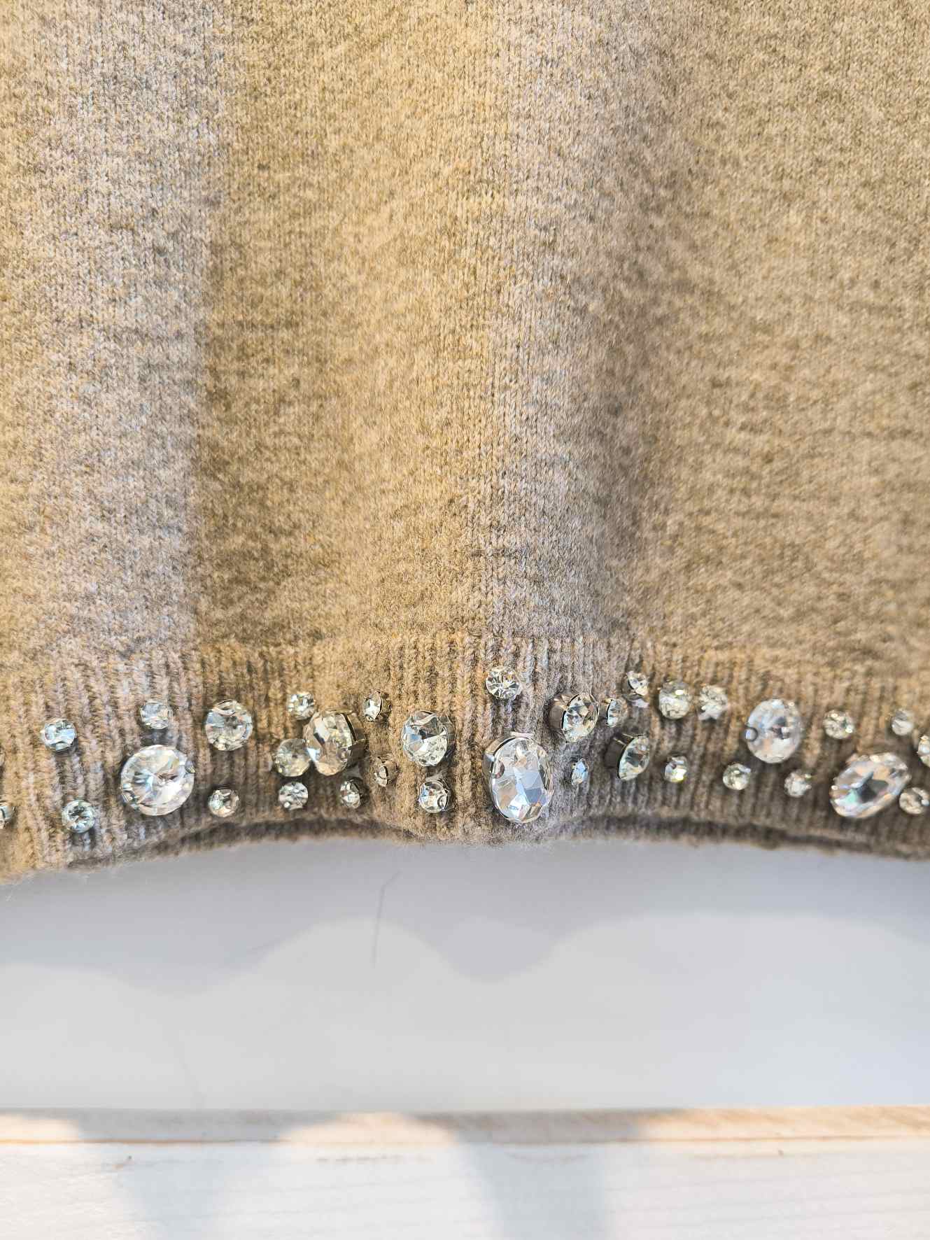 MAGLIA CON CASTONI - sabbia