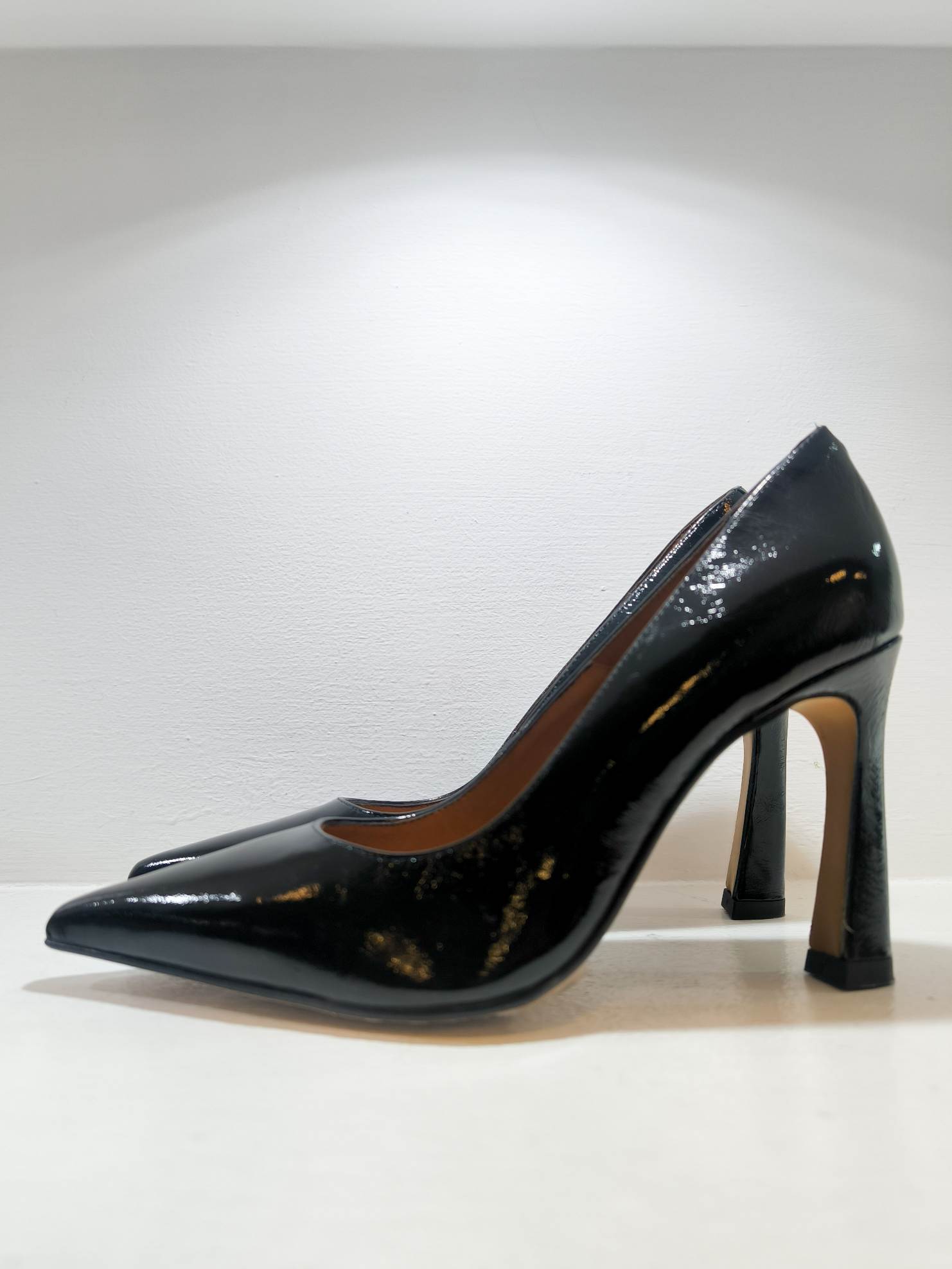 LARIAH - NERO VERNICE