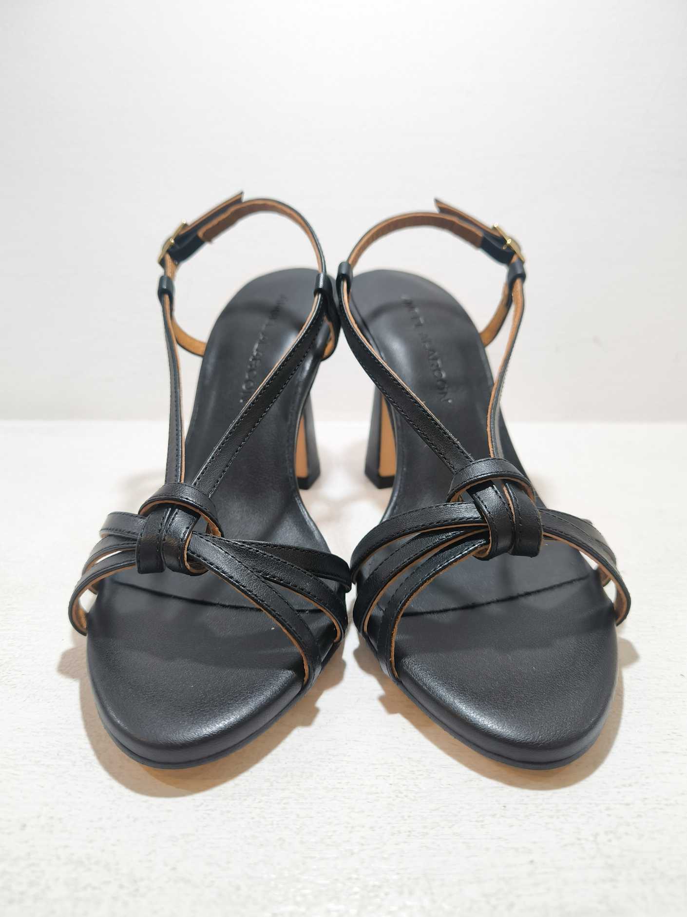 RINAT - nero
