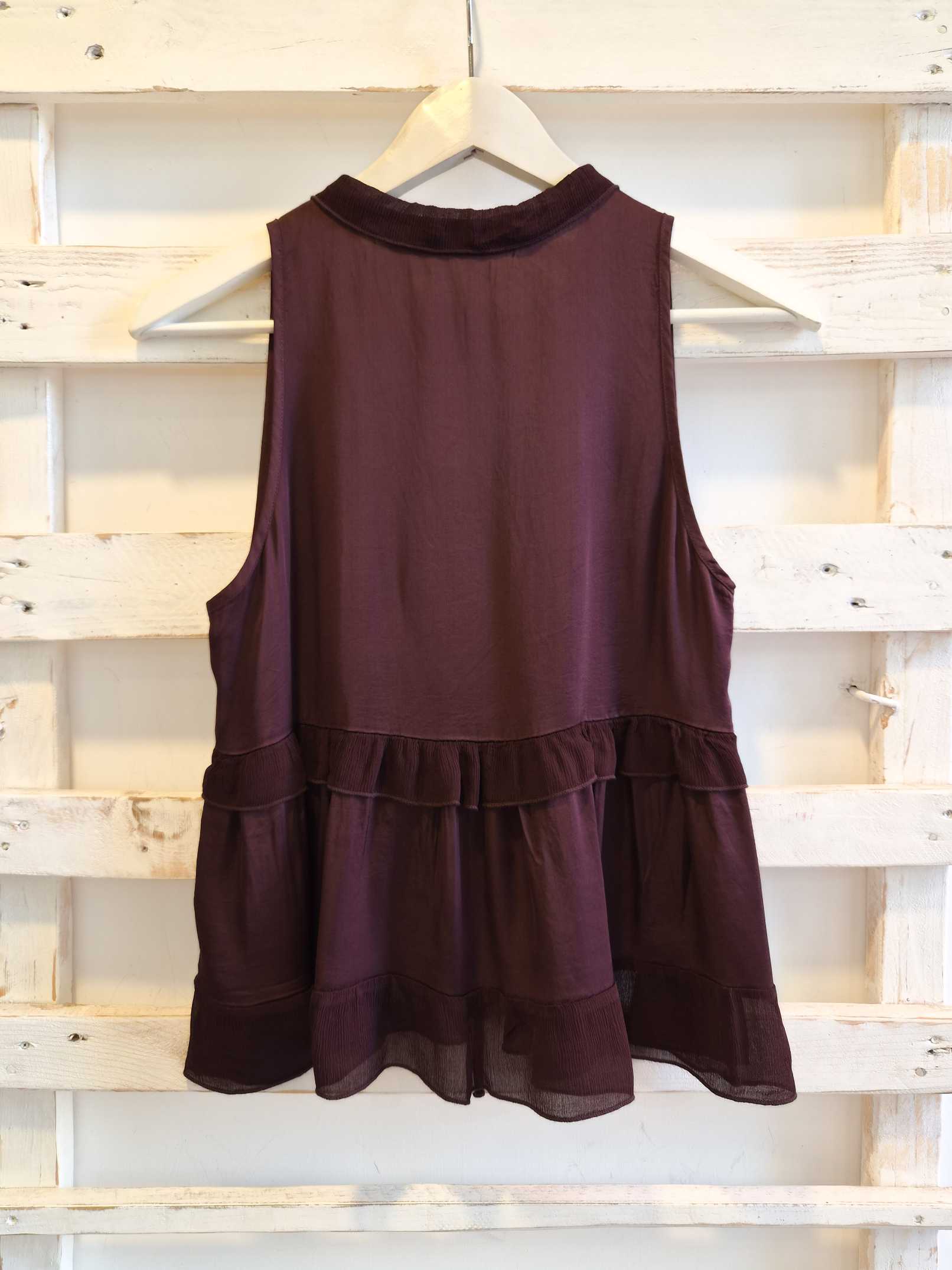 top scollo a V - India