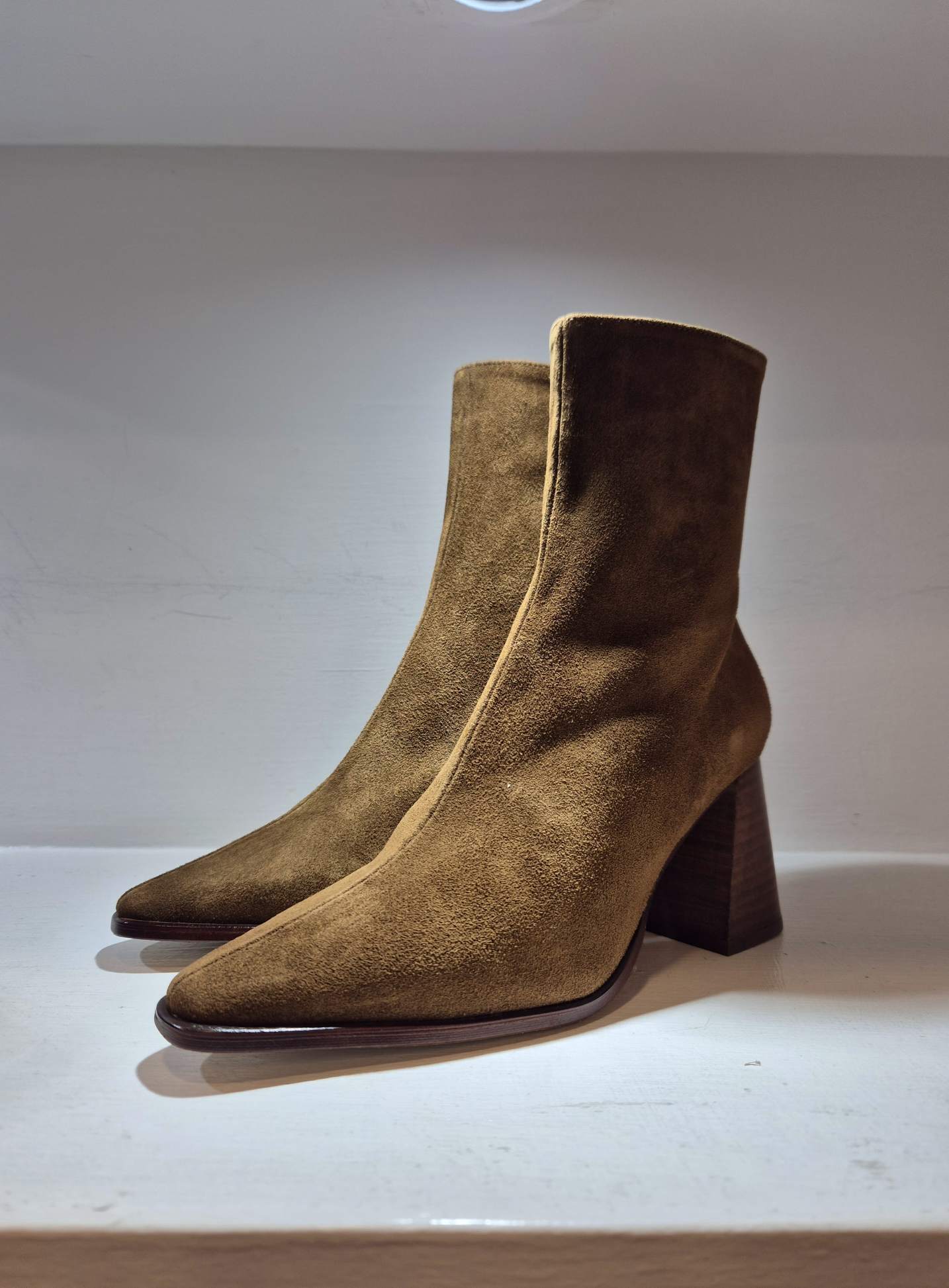 TRIMIA - MOKA MOUSSE SUEDE