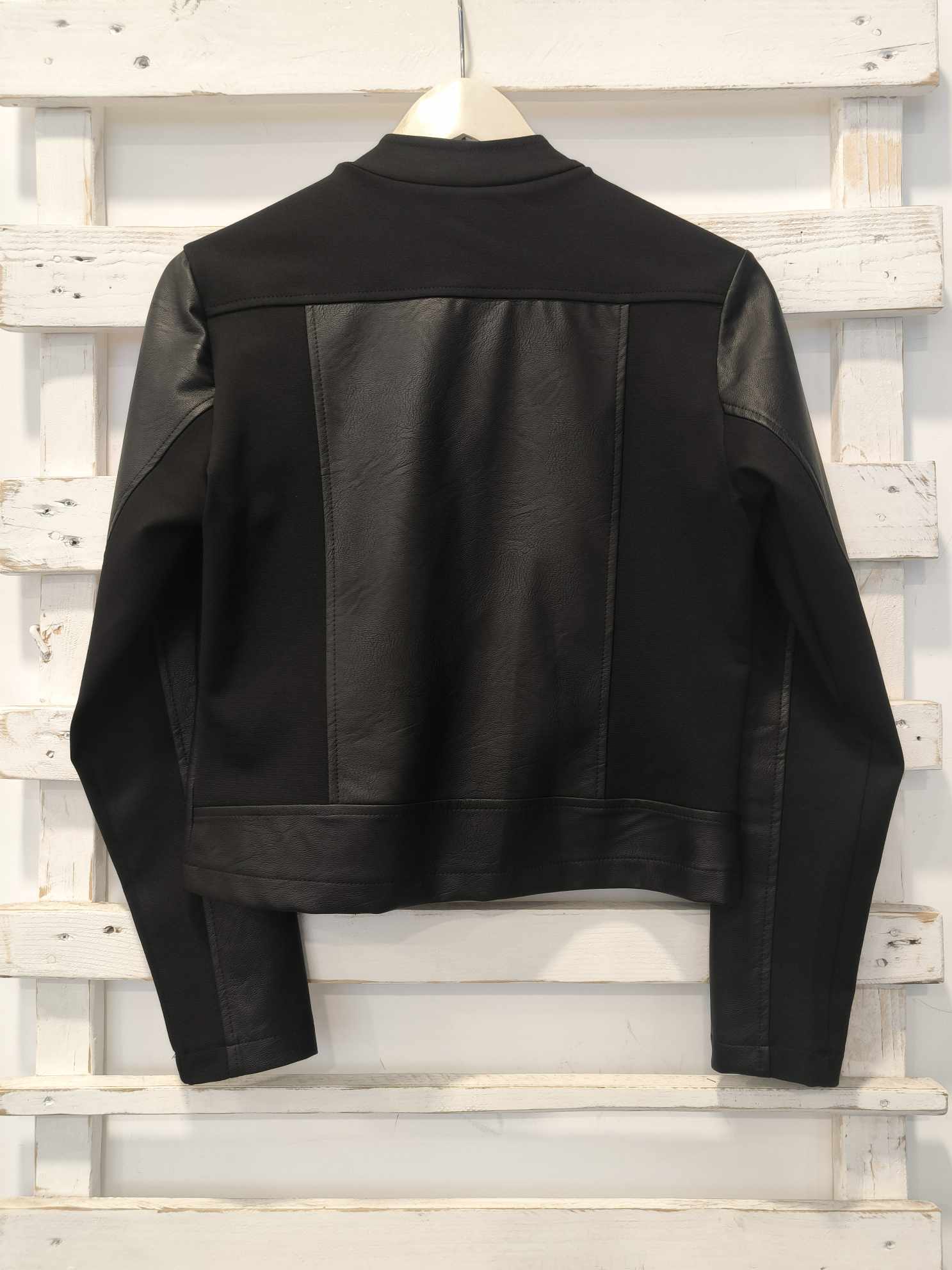 GIUBBINO CON INSERTI - nero