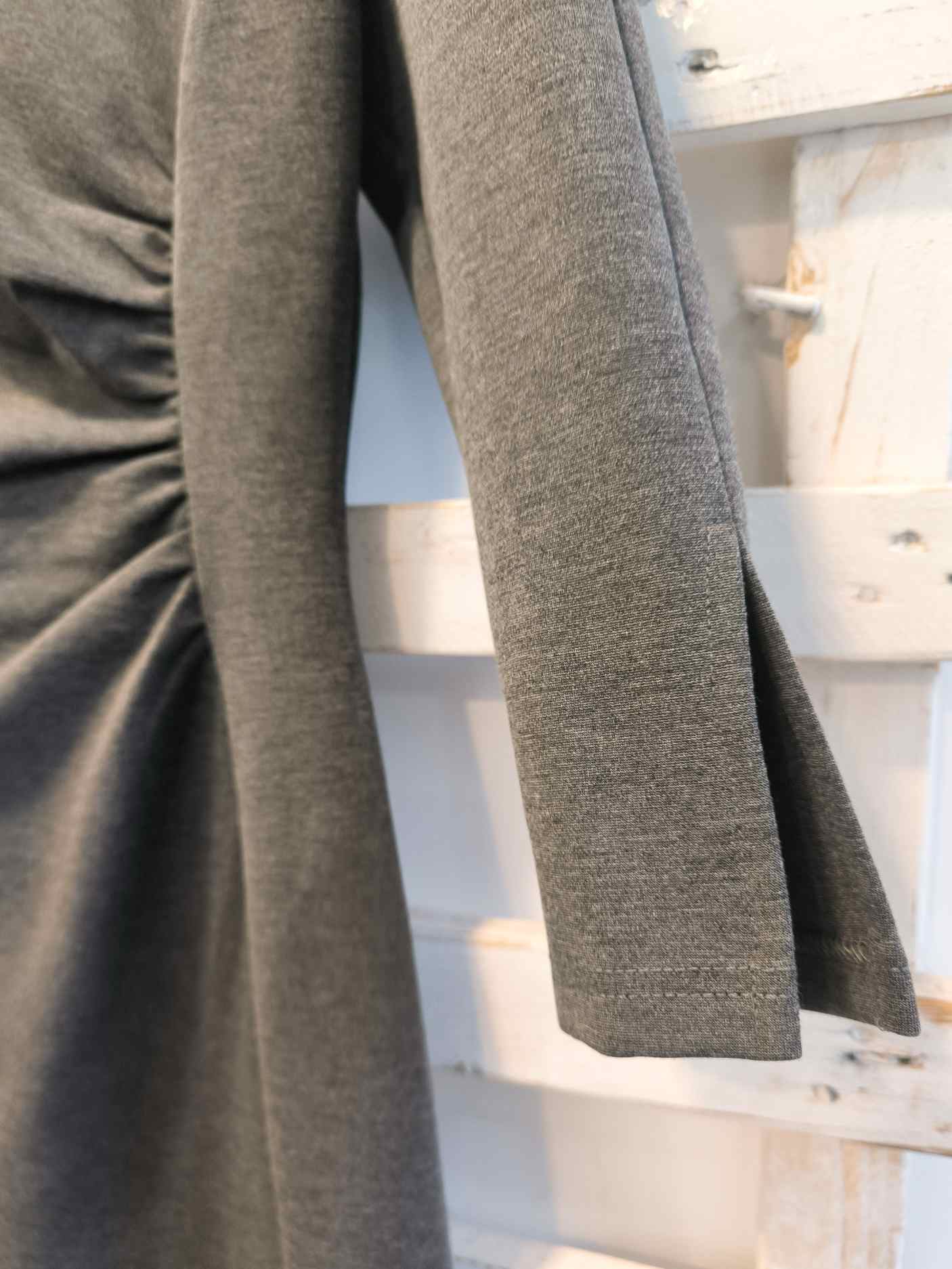 ABITO CON ARRICCIO LATERALE - Grigio