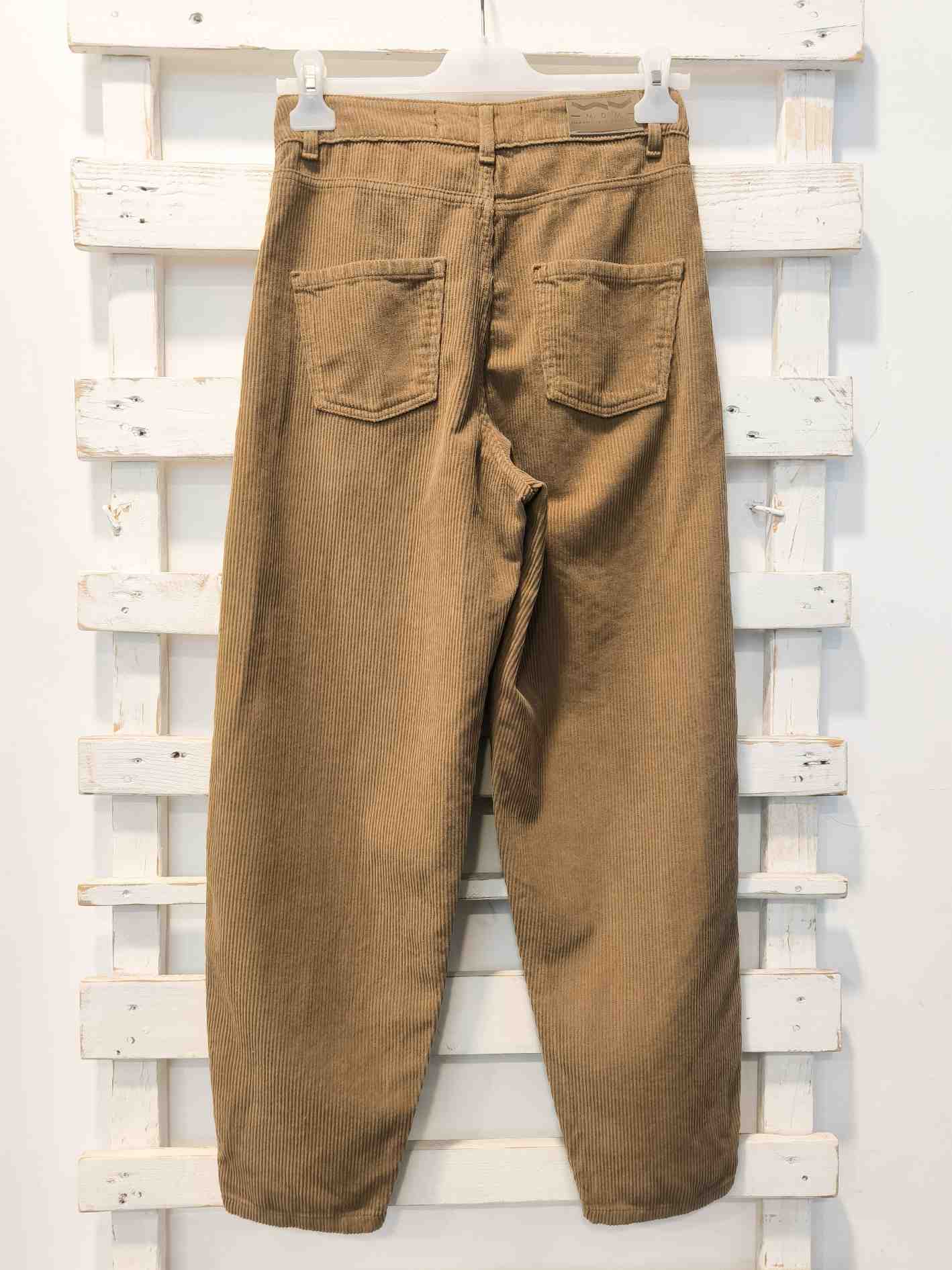 PANTALONE BOY FIT VELLUTO - Nocciola