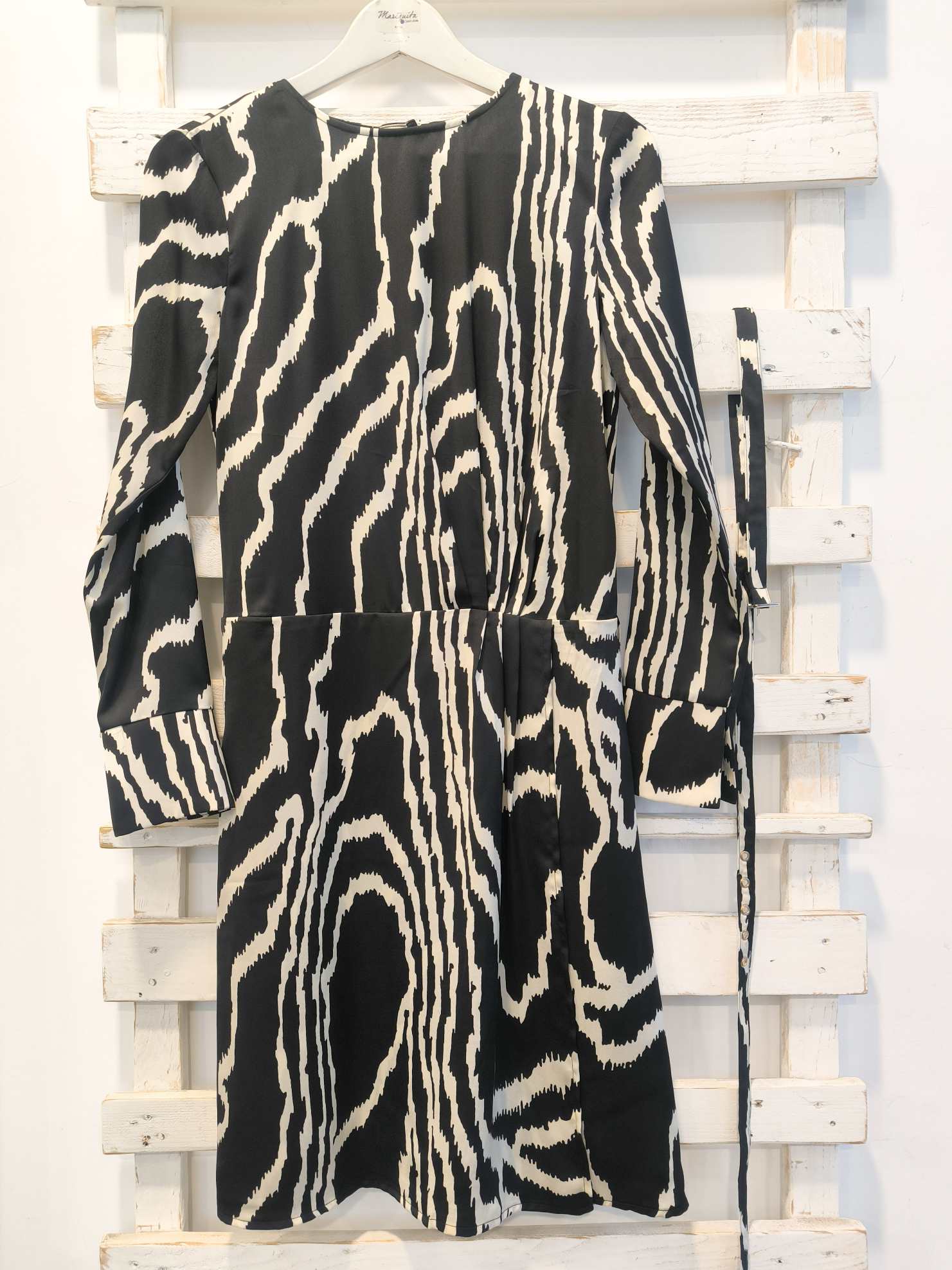 ABITO CON CINTURA - nero