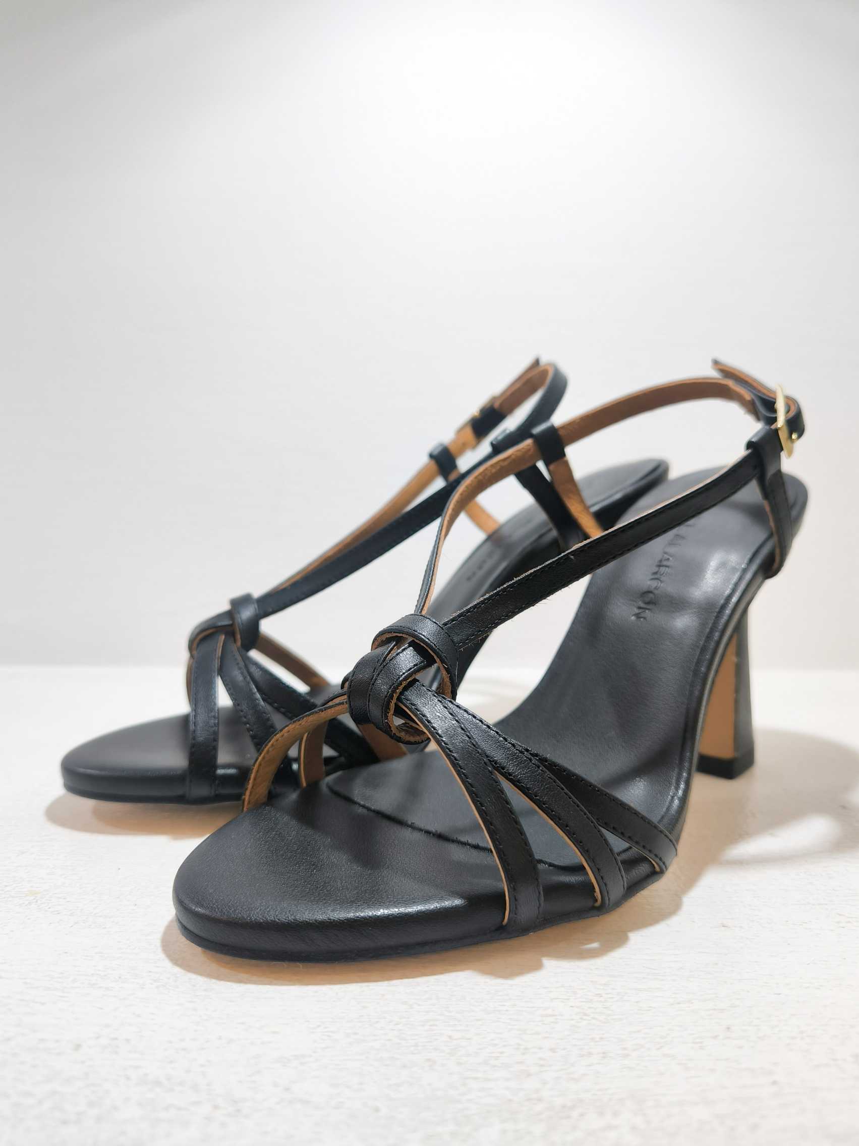 RINAT - nero