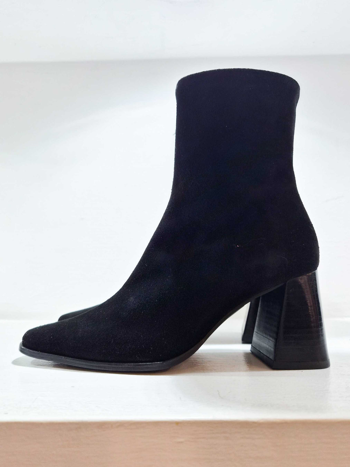 TRIMIA - NERO SUEDE